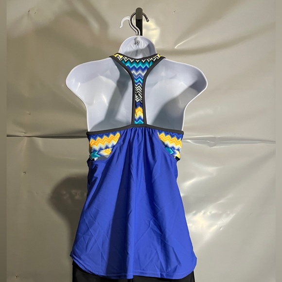 Women’s 2 Piece Swimsuit Size Medium - Picture 2 of 2